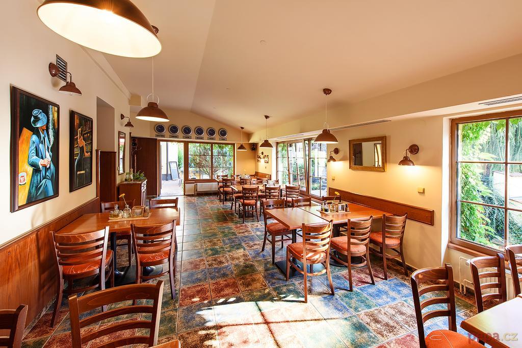 Restaurace A Penzion U Palecku Skuteč Dış mekan fotoğraf
